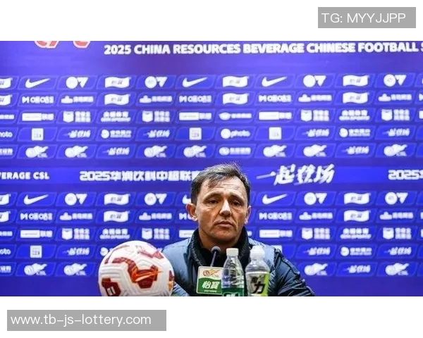 末轮上演大四喜!法比奥28球独享本赛季金靴 末轮上演大四喜!法比奥28球独享本赛季金靴